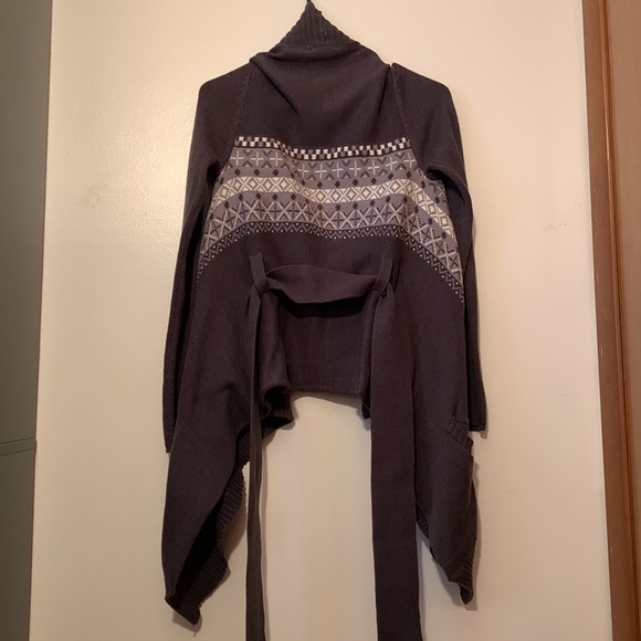 HANG TEN grey handkerchief sweater with design - Picture 3 of 6